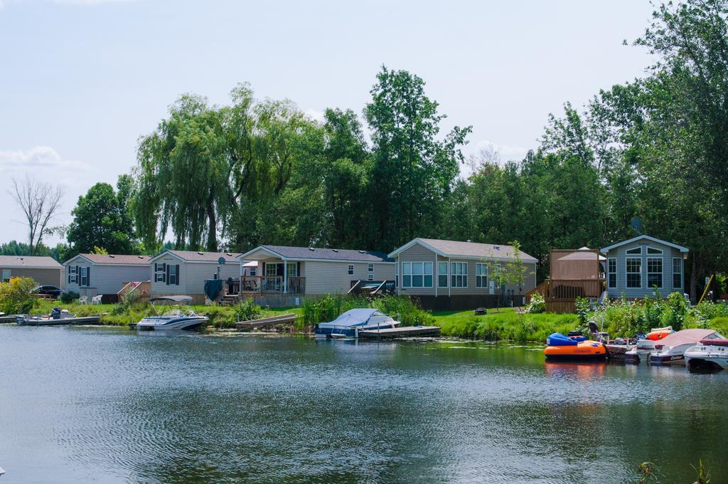 Woodland Estate Resort Campbellford ภายนอก รูปภาพ