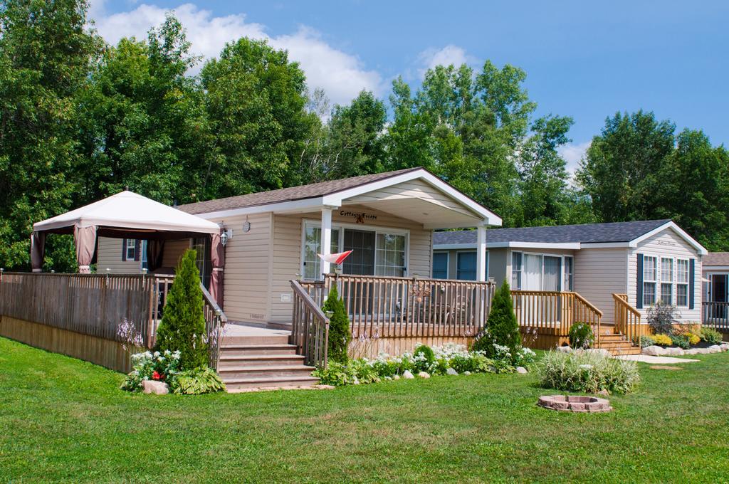 Woodland Estate Resort Campbellford ภายนอก รูปภาพ