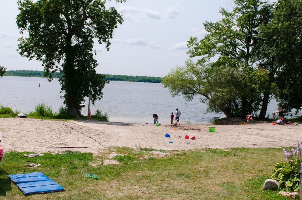 Woodland Estate Resort Campbellford ภายนอก รูปภาพ